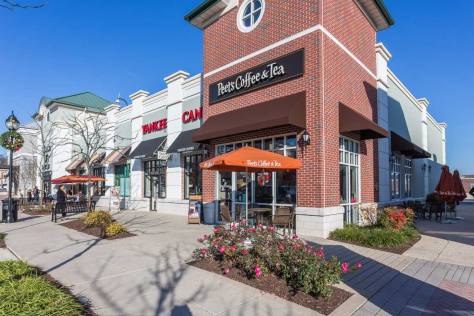 Shopping center with Peet's coffee in Hunt Valley, MD