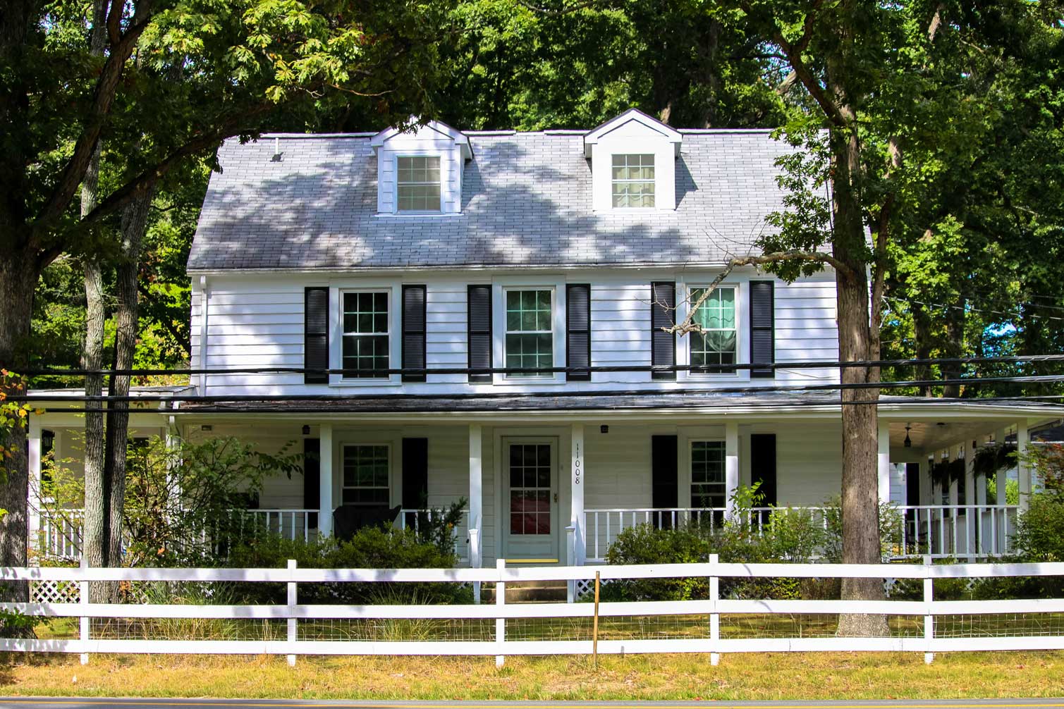 White single family home in Fairfax, VA