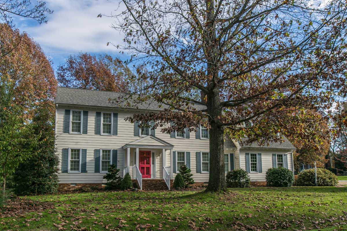 Single family home with red door in Chester, VA