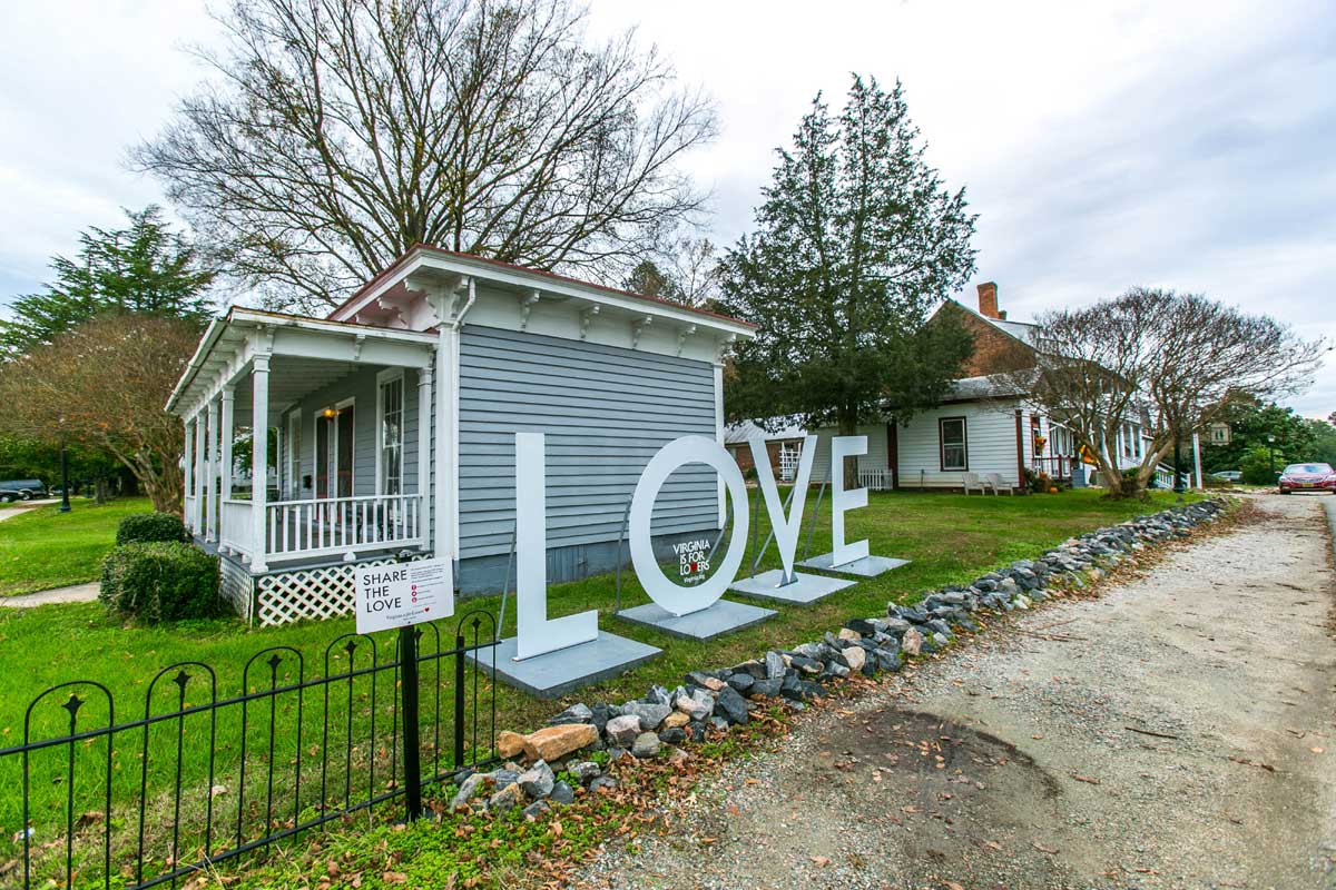 Virginia love sign in Powhatan, VA