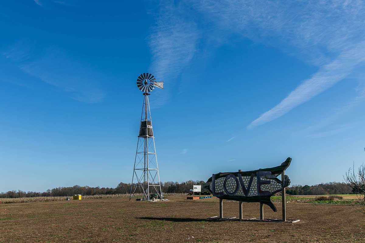 Love sign in Heathsville, VA